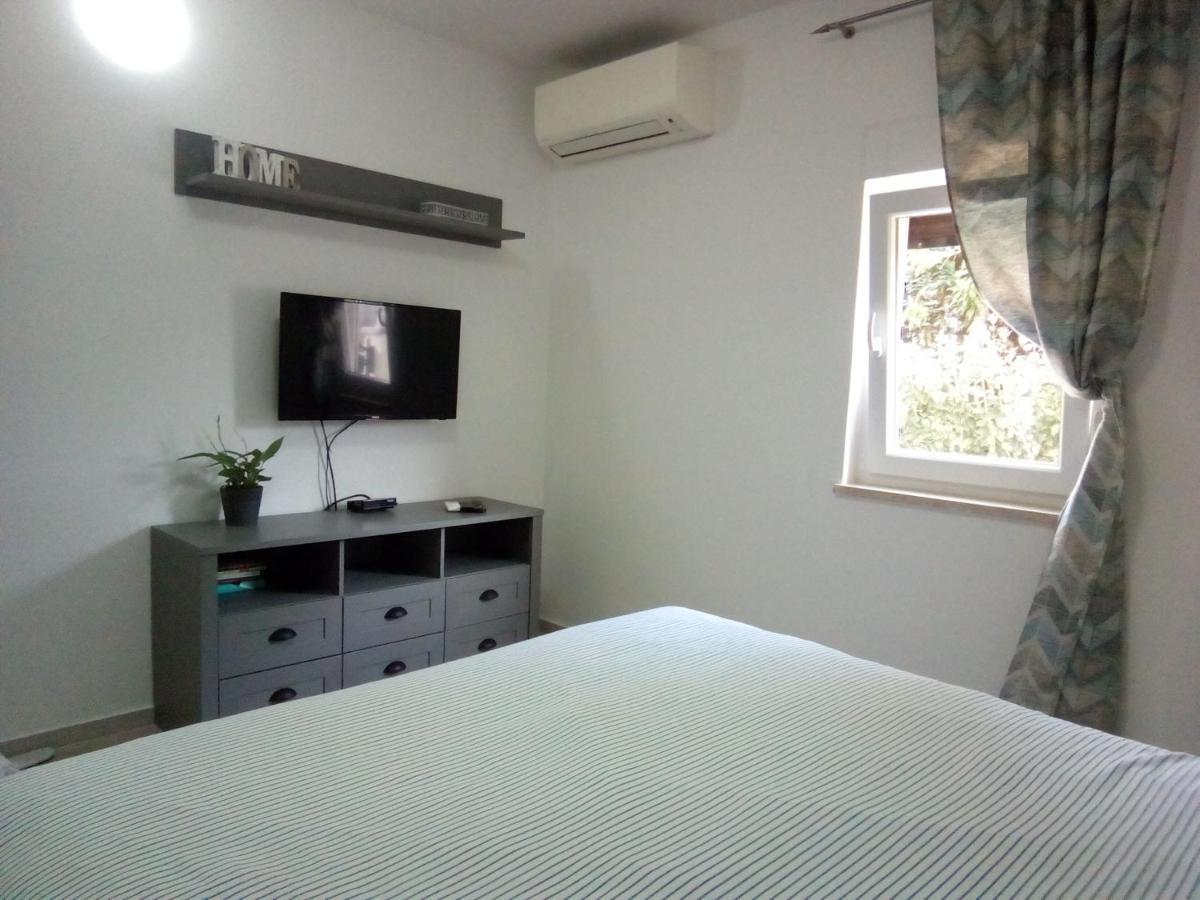 Apartments Radmila Πόρετς Εξωτερικό φωτογραφία
